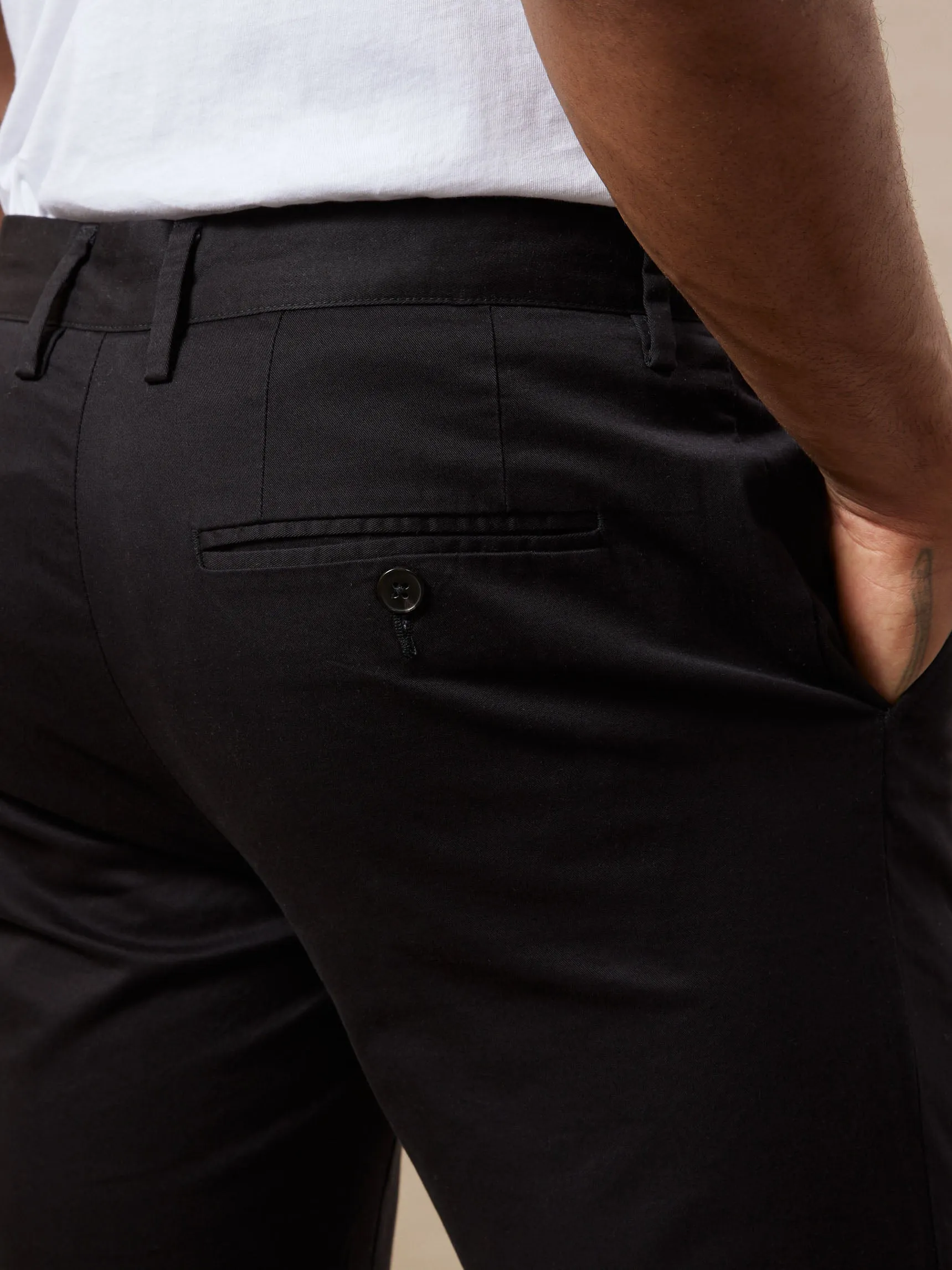 The Brunswick Slim Fit Chino Pant in Black